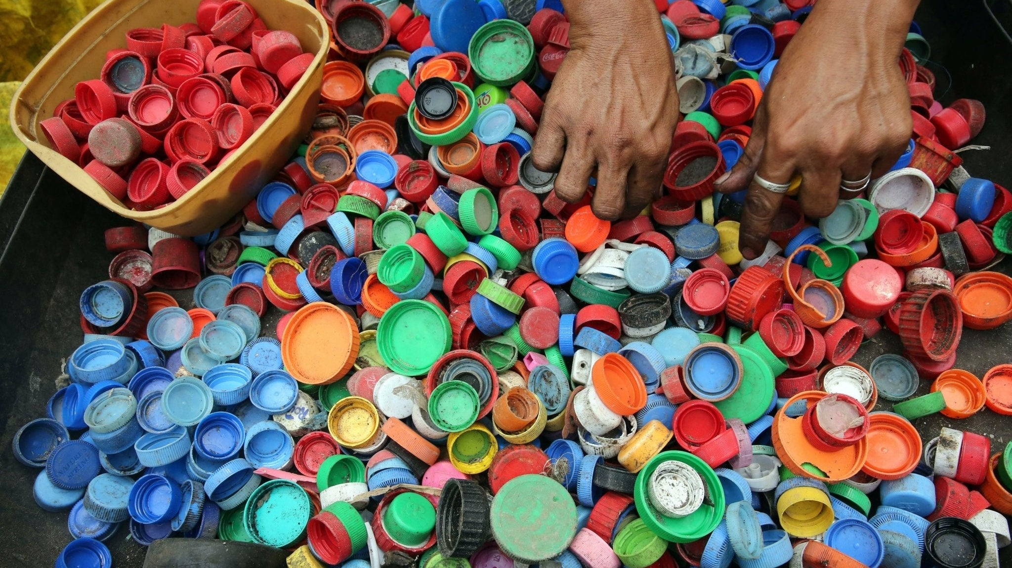 Plastic in Activewear: Should you be concerned? - WEARORGANIC