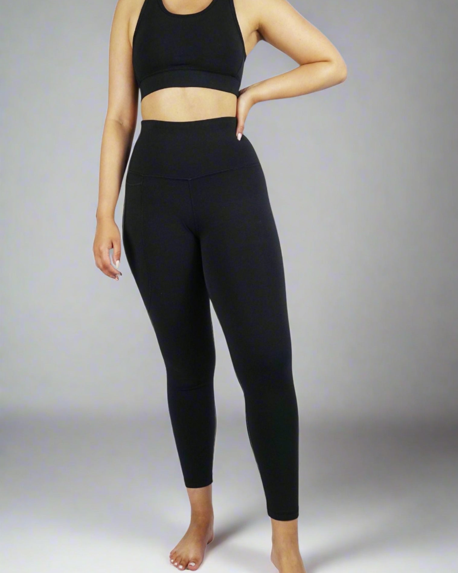 Black activewear leggings & tights with pocket for phone breathable and super soft for yoga and pilates