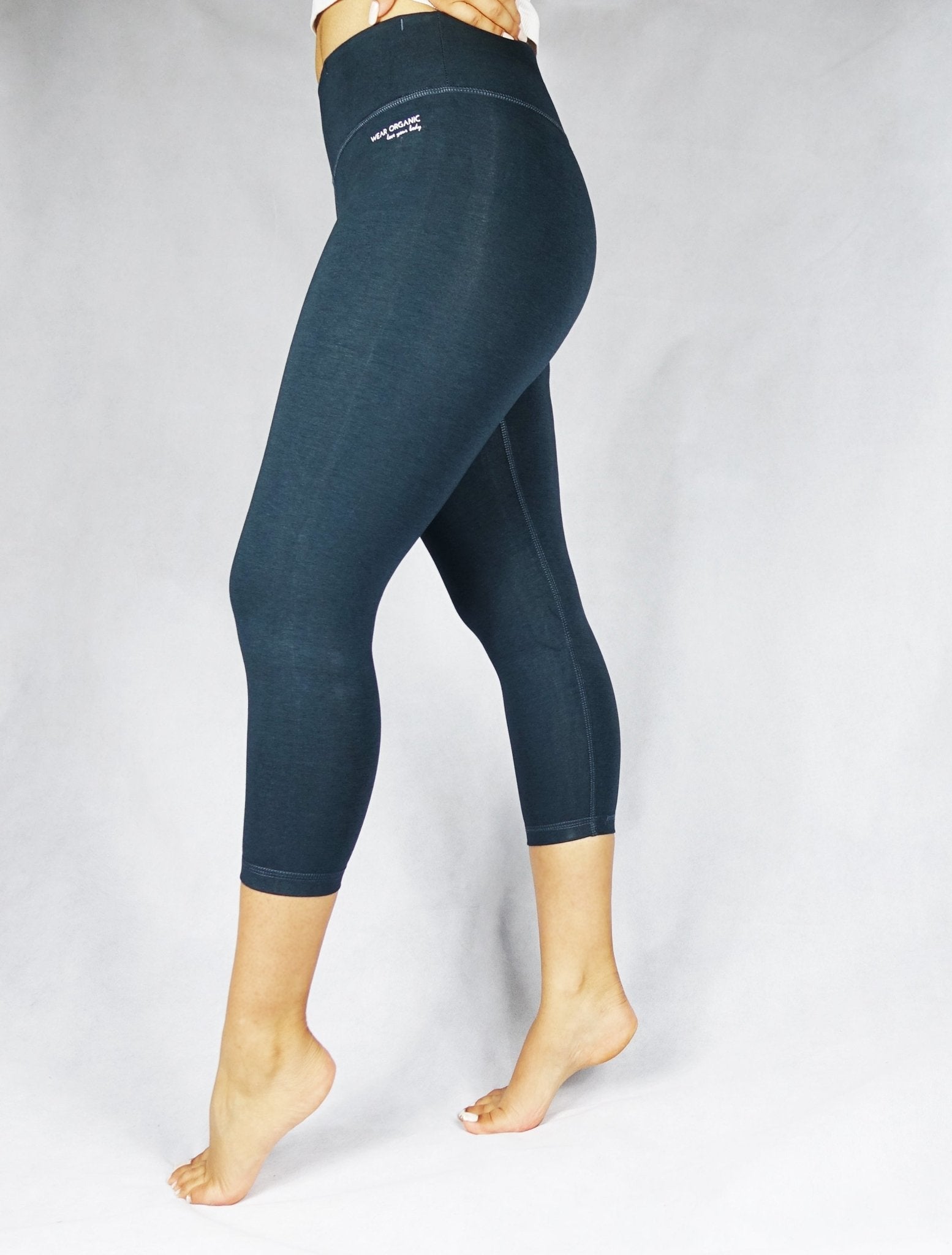 Side view of gunmetal grey crop leggings