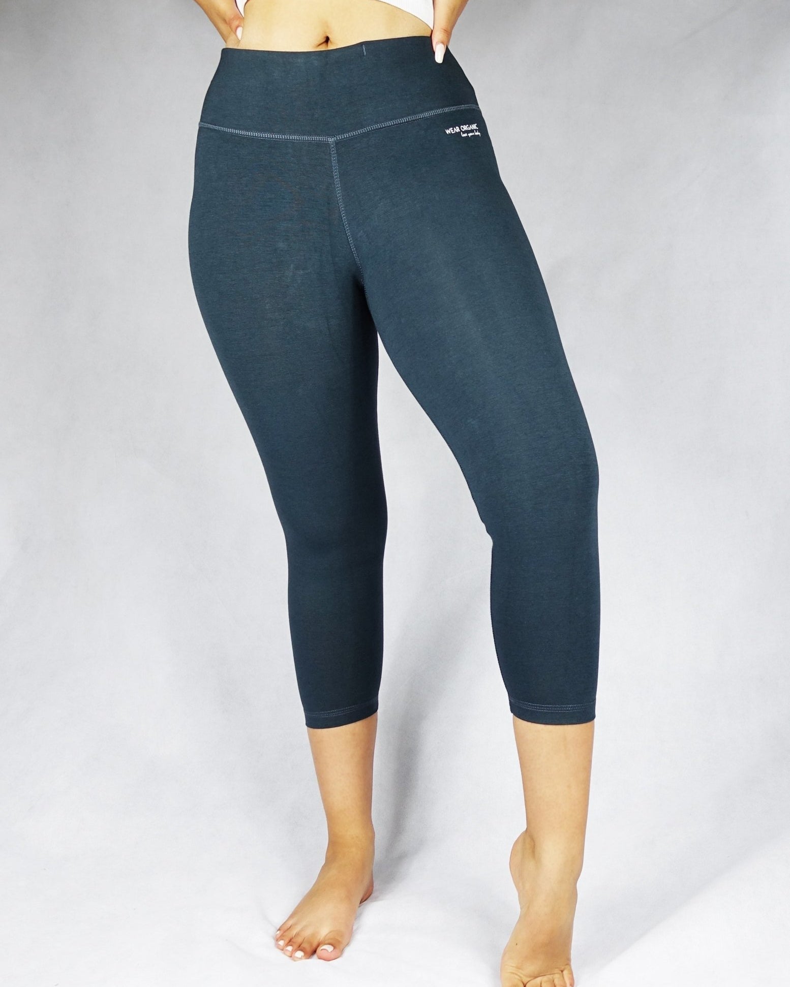 Front view of gunmetal grey crop legging
