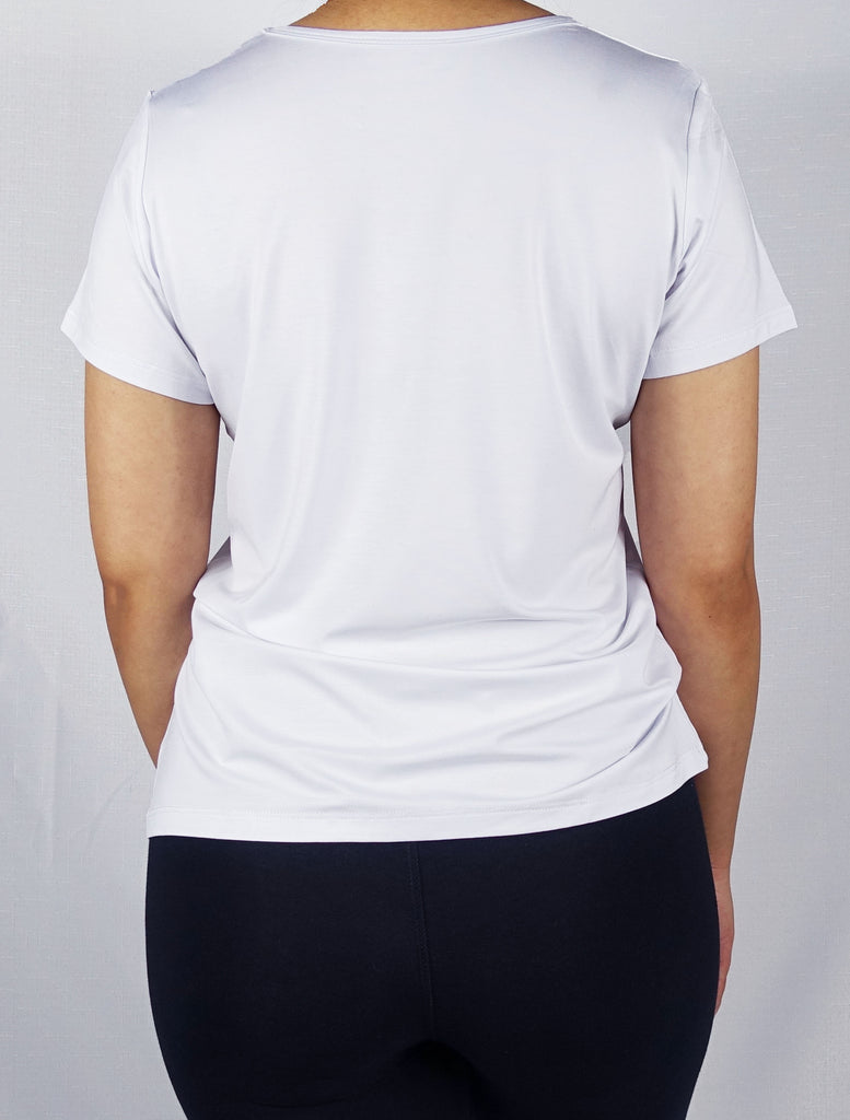 back view of a white t shirt with round neck