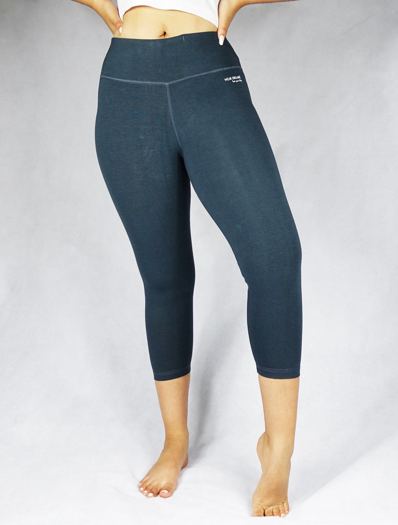 Front view of gunmetal grey crop legging