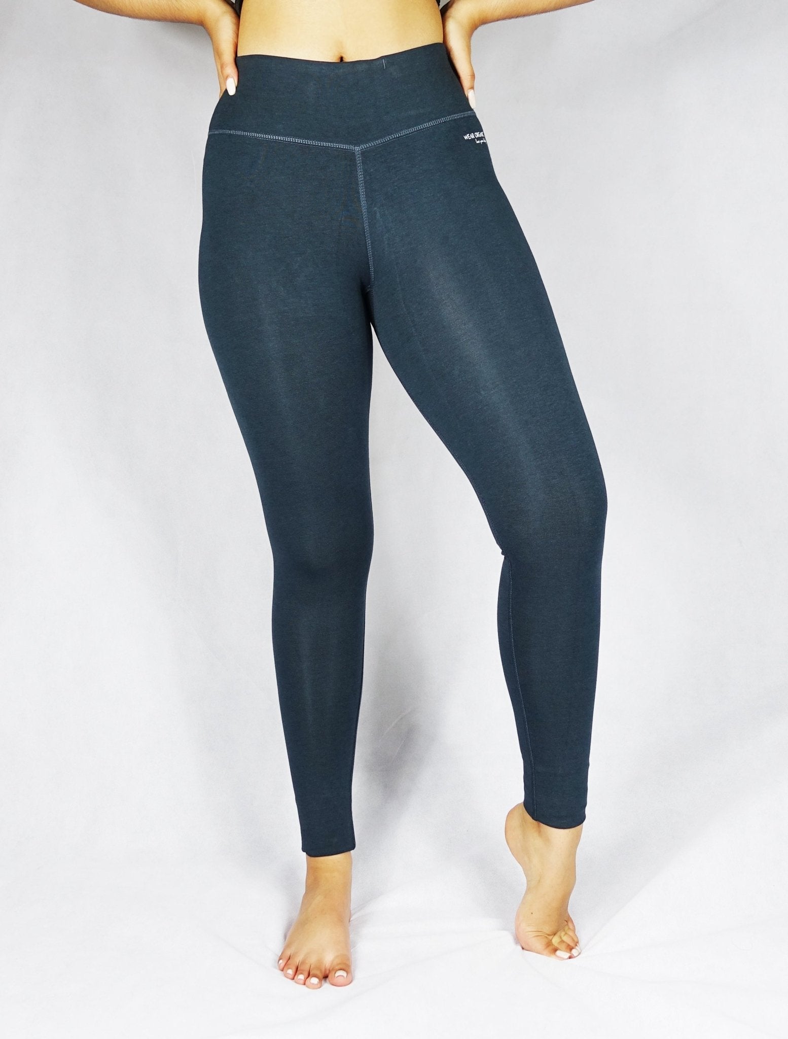 Front view of gunmetal grey full length leggings